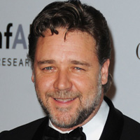 russell crowe used to bartend